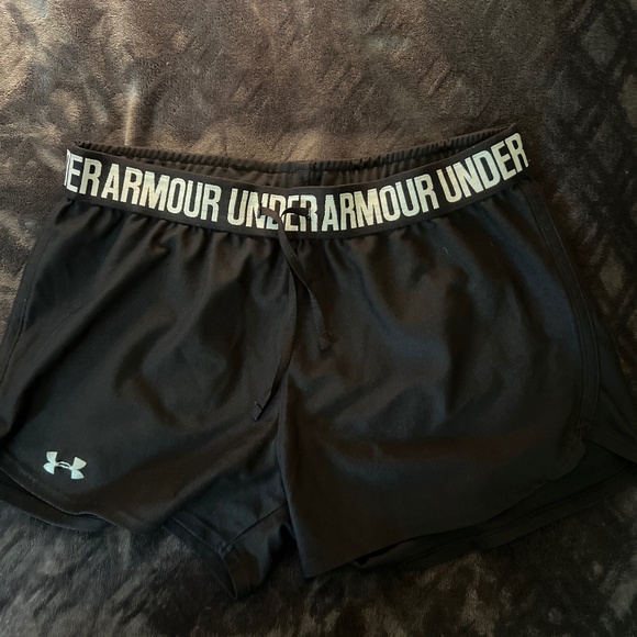 Under Armour Woman’s Workout shorts - Picture 1 of 2